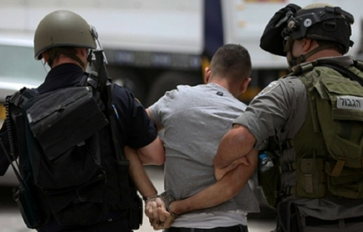 الاحتلال يعتقل 10 مواطنين من الضفة الغربية